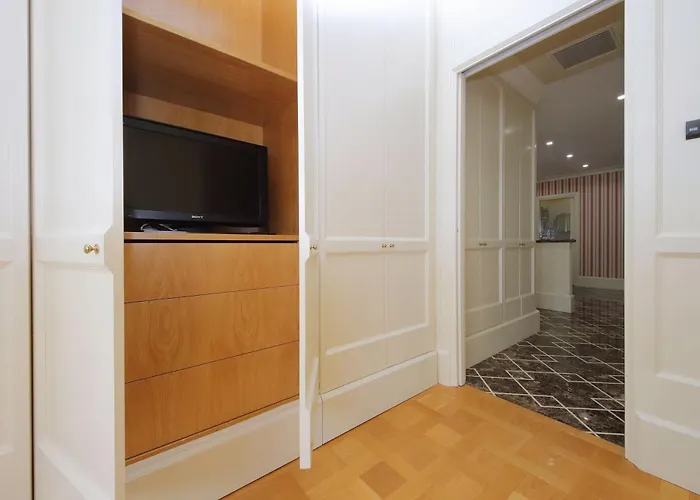 Ych-elegante Vicino Ada Apartment *